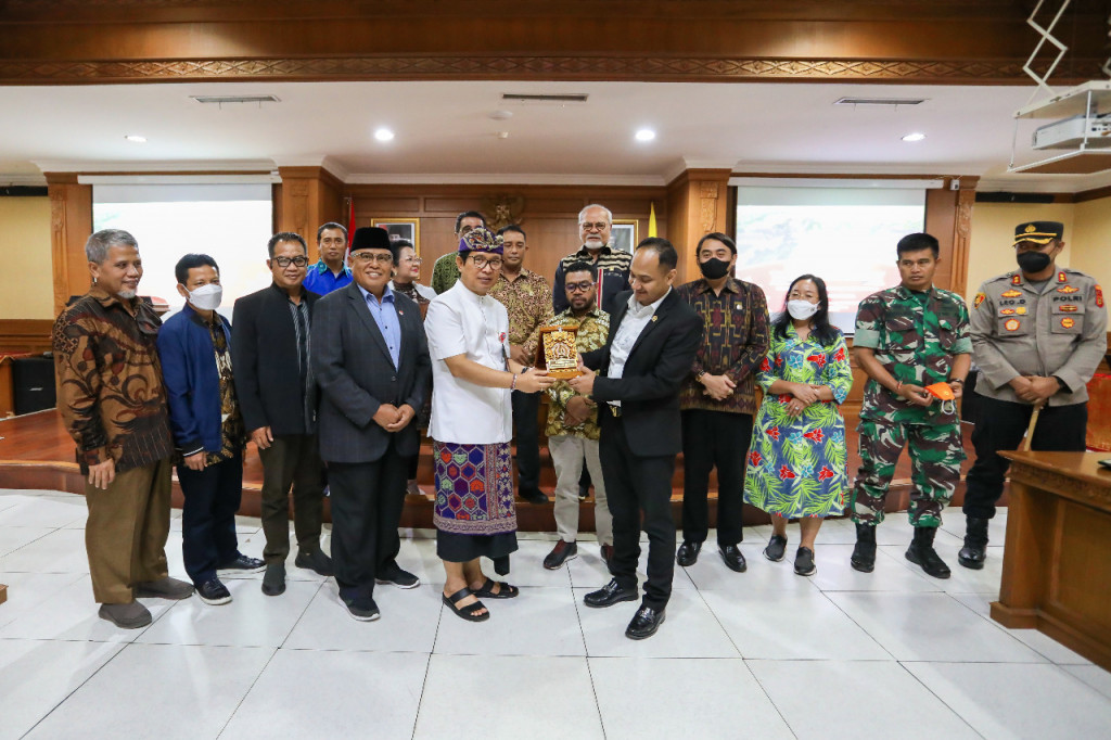 Sekda Adi Arnawa Terima Kunjungan Kerja Komite I DPD RI, Sebut Badung Implementasikan UU 23 Tahun 2014 Dengan Baik